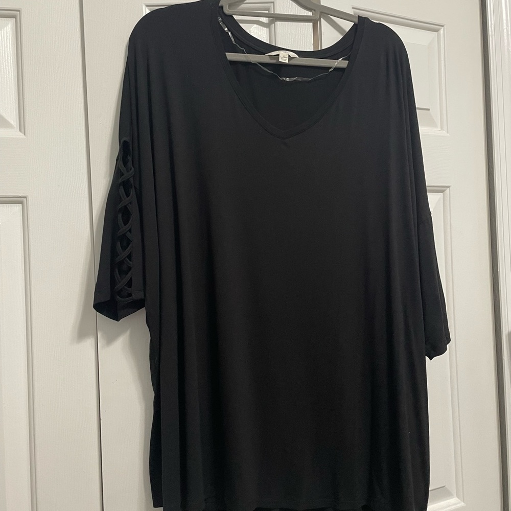 Crisscross 3/4 length sleeve blouse